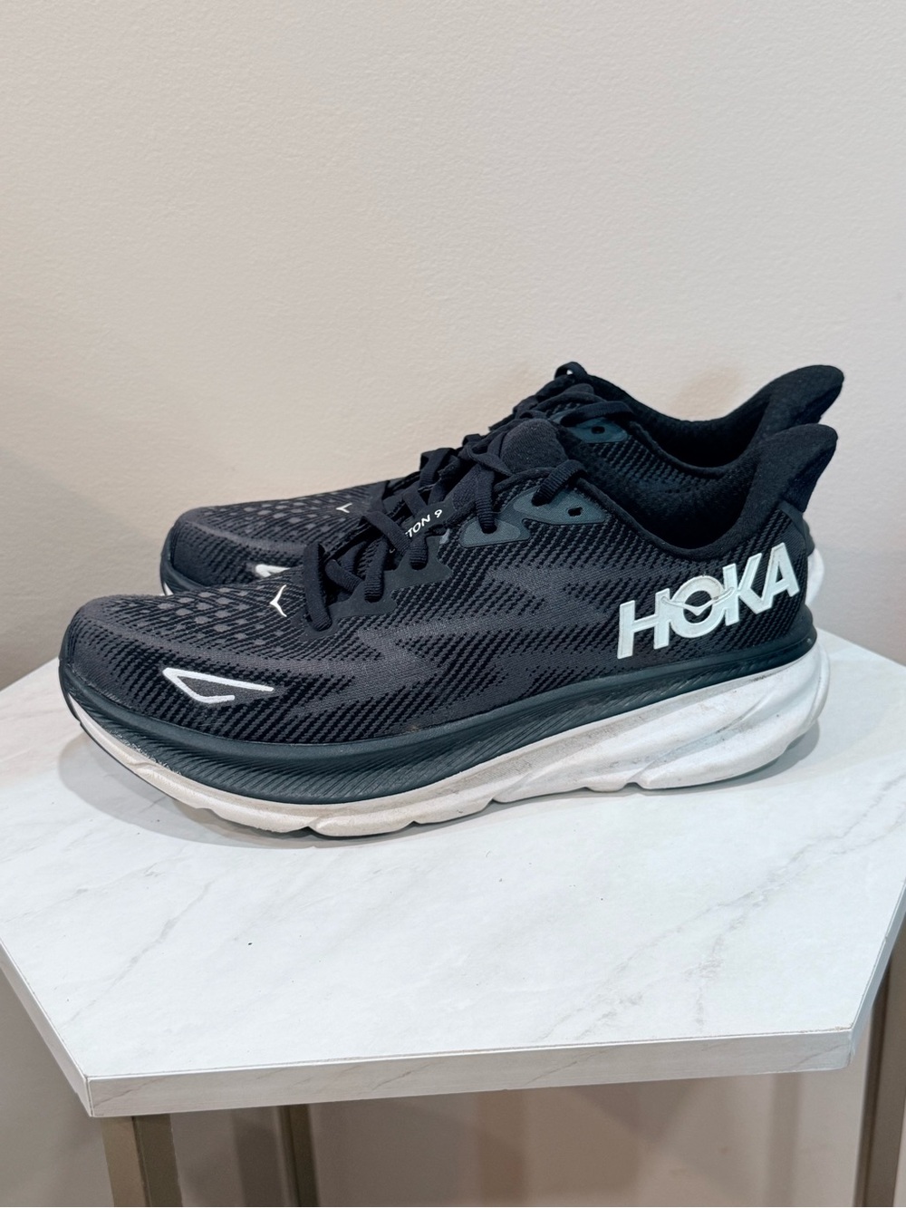 🔥HOKA Men's Black Running Shoes - Lightweight Cushioning Size 10 EC🔥